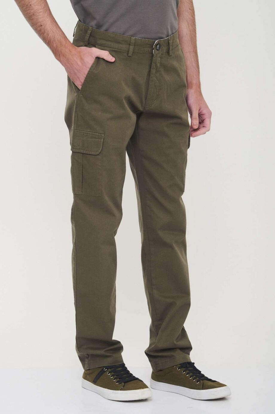 Pantalón cargo de gabardina