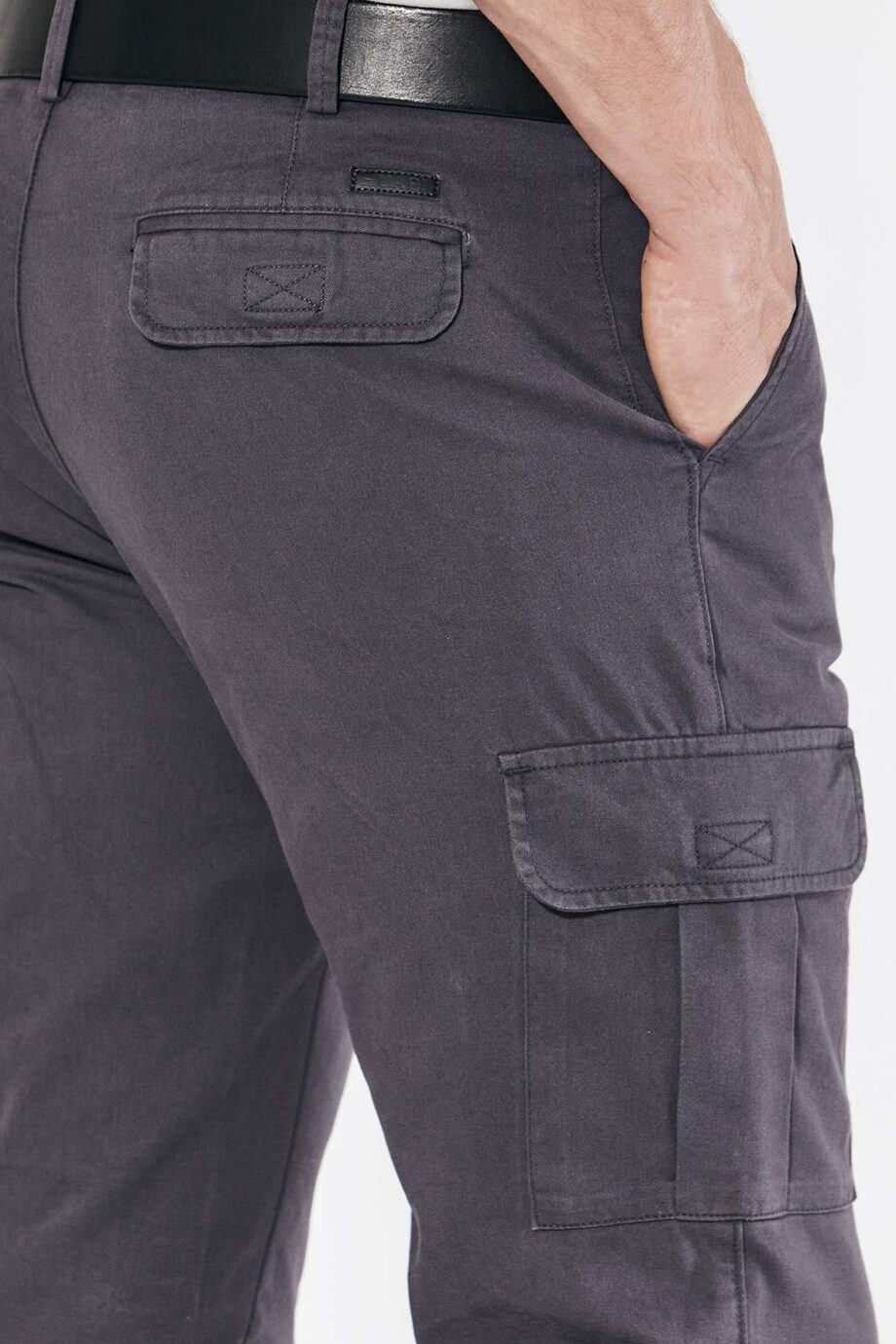 Pantalón cargo de gabardina