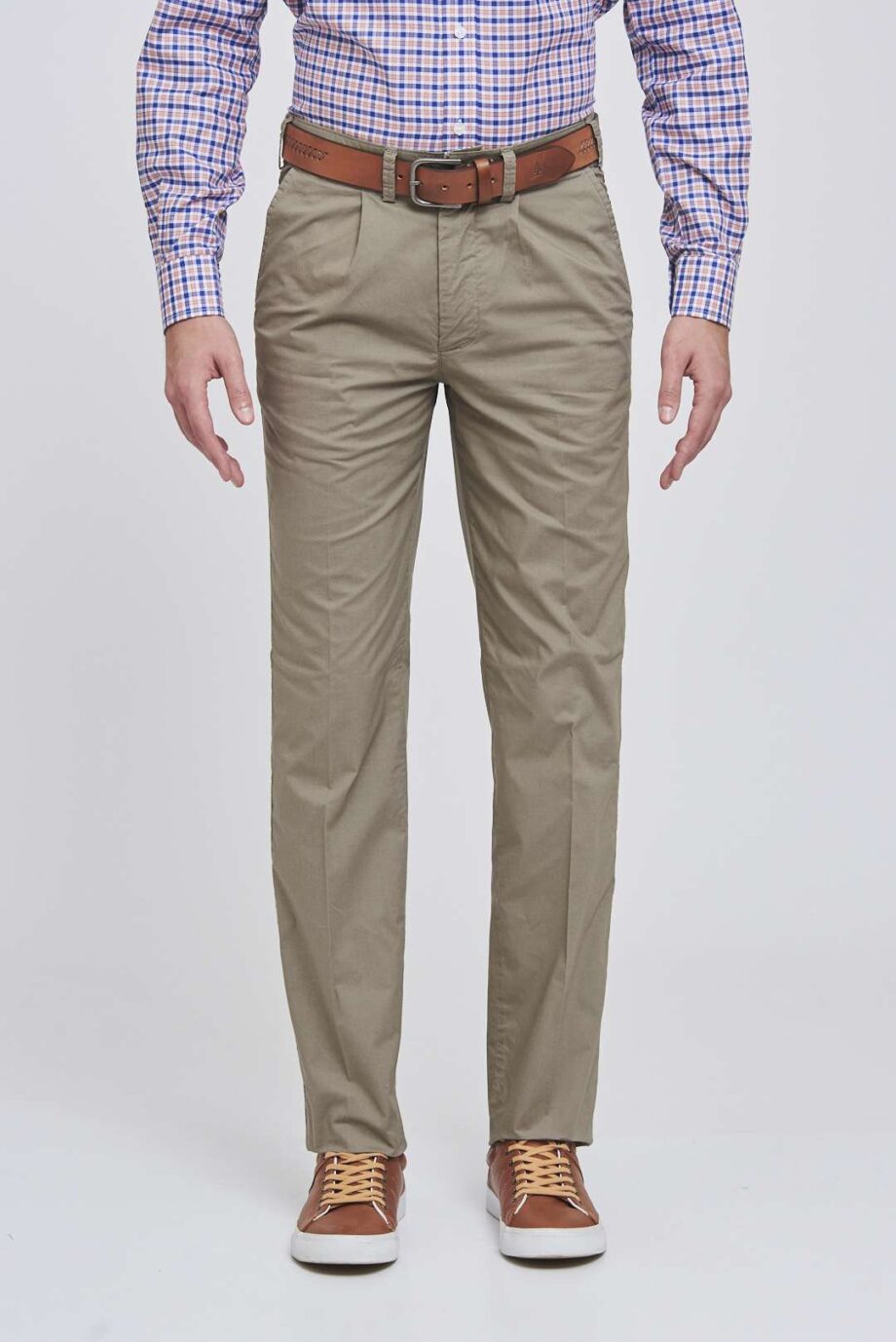 Pantalón pinzado de poplín