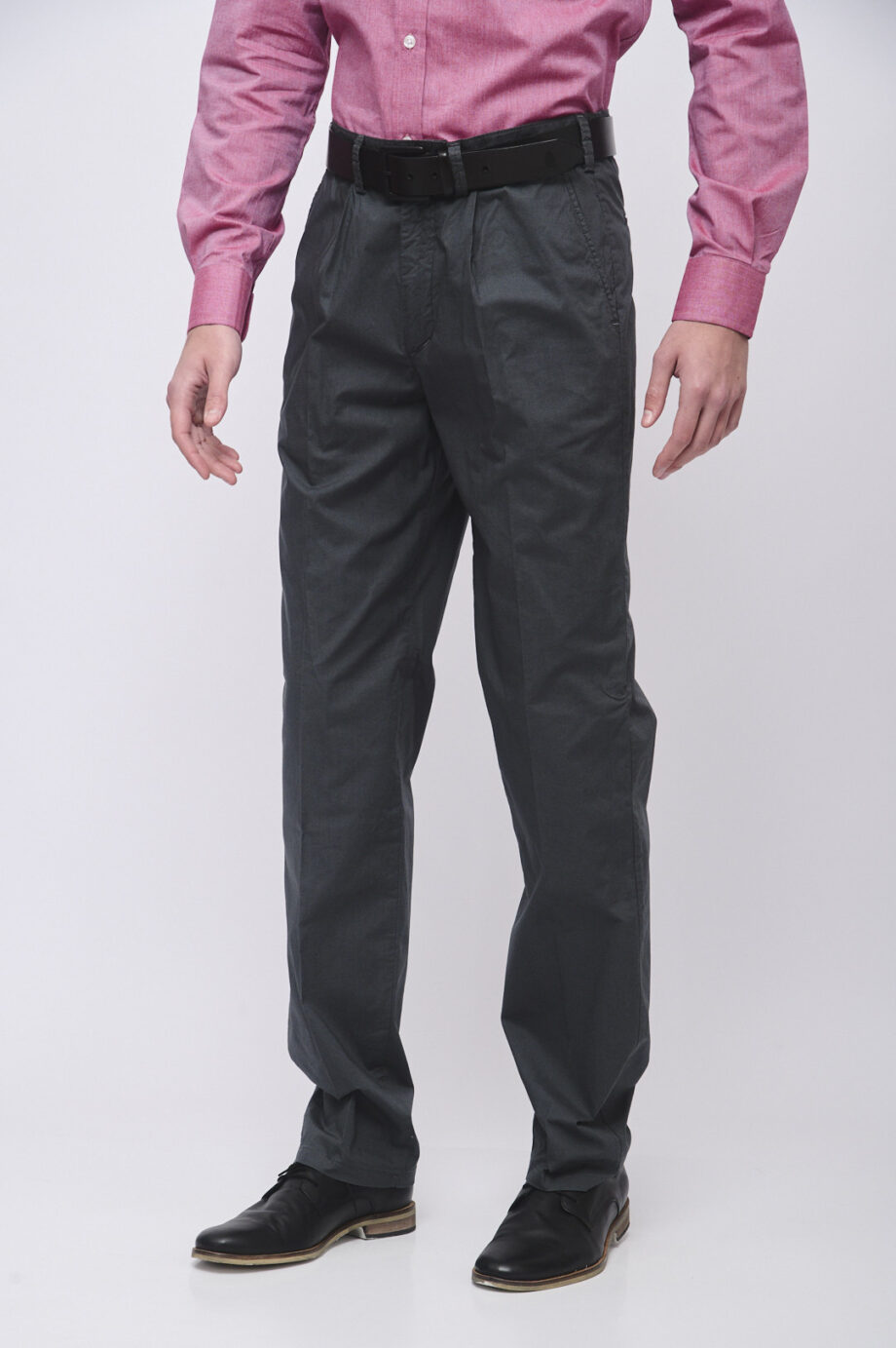 Pantalón pinzado de poplín