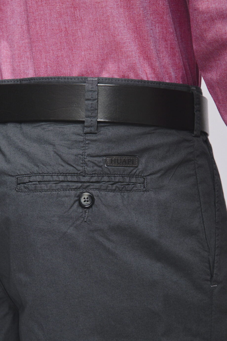 Pantalón pinzado de poplín