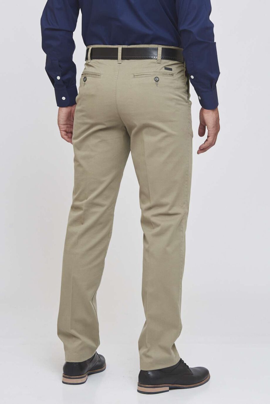 Pantalón pinzado de gabardina
