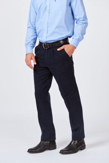 Pantalón pinzado de gabardina