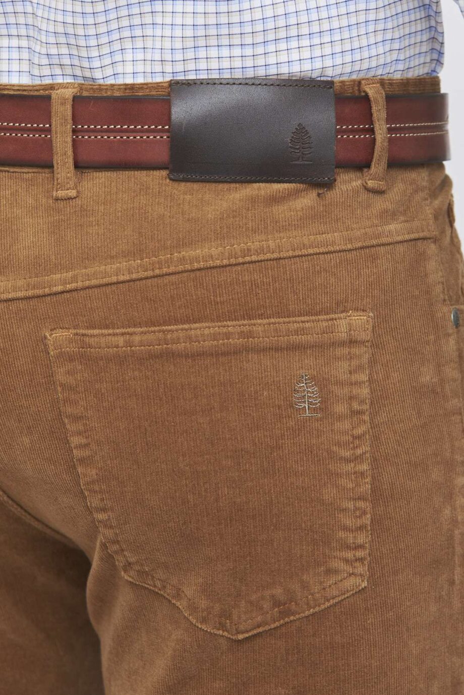 Pantalón corte jean de corderoy 21 bastas