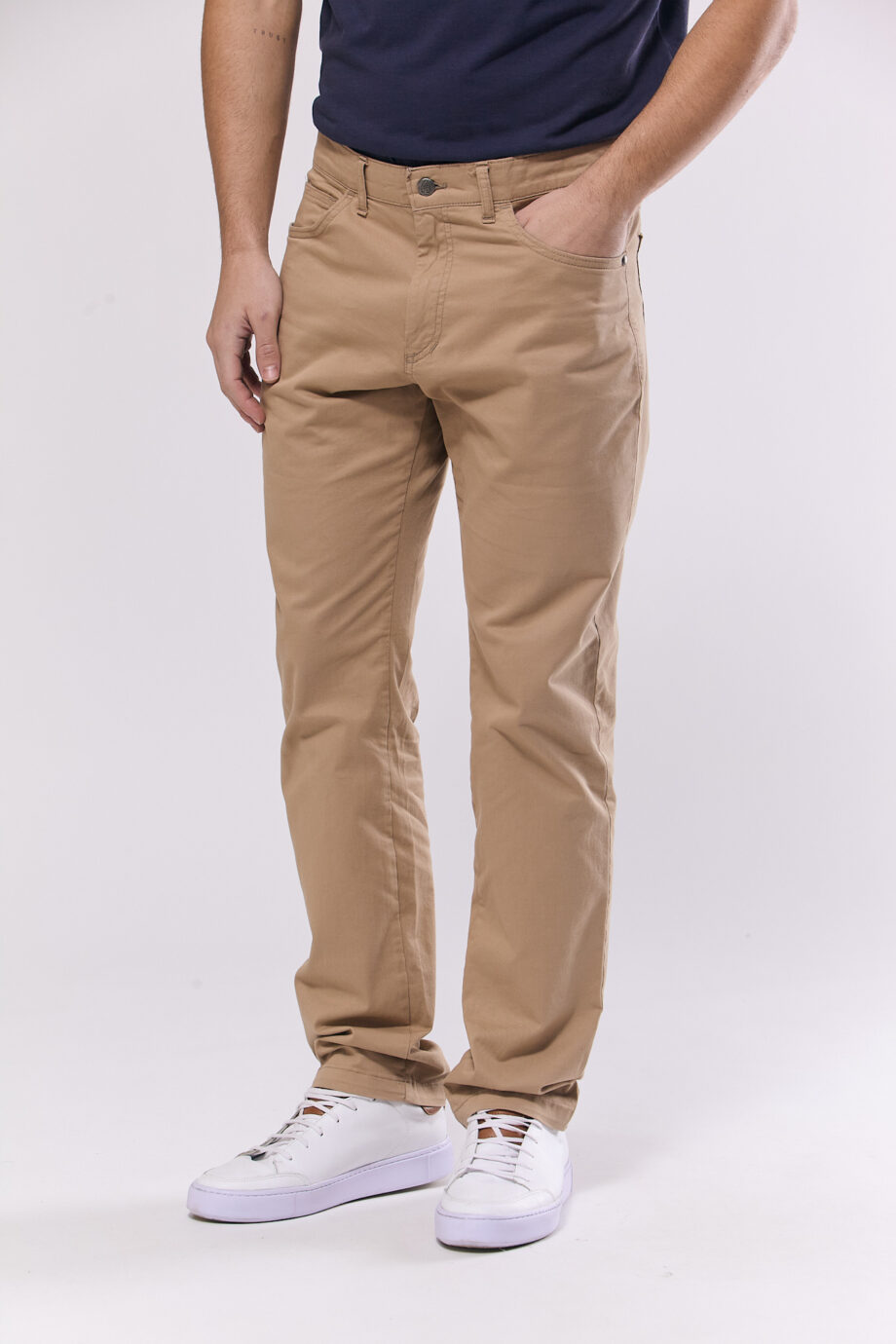 Pantalón corte jean de gabardina
