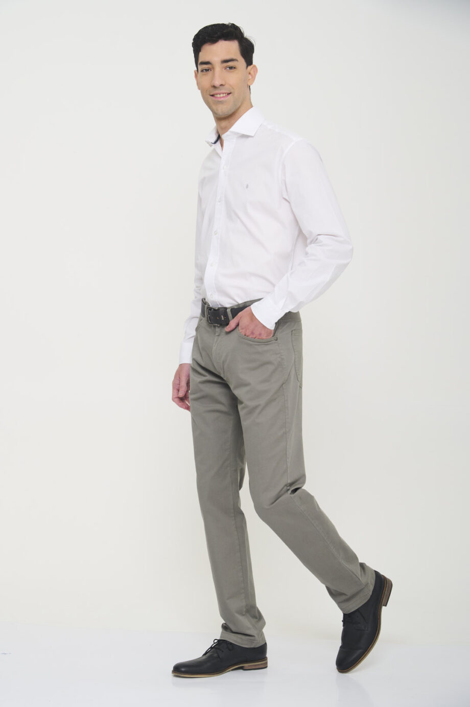 Pantalón corte jean de gabardina