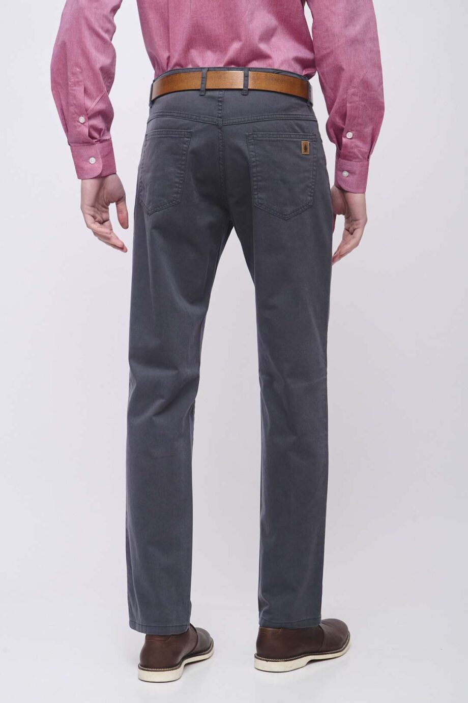 Pantalón corte jean regular fit de gabardina