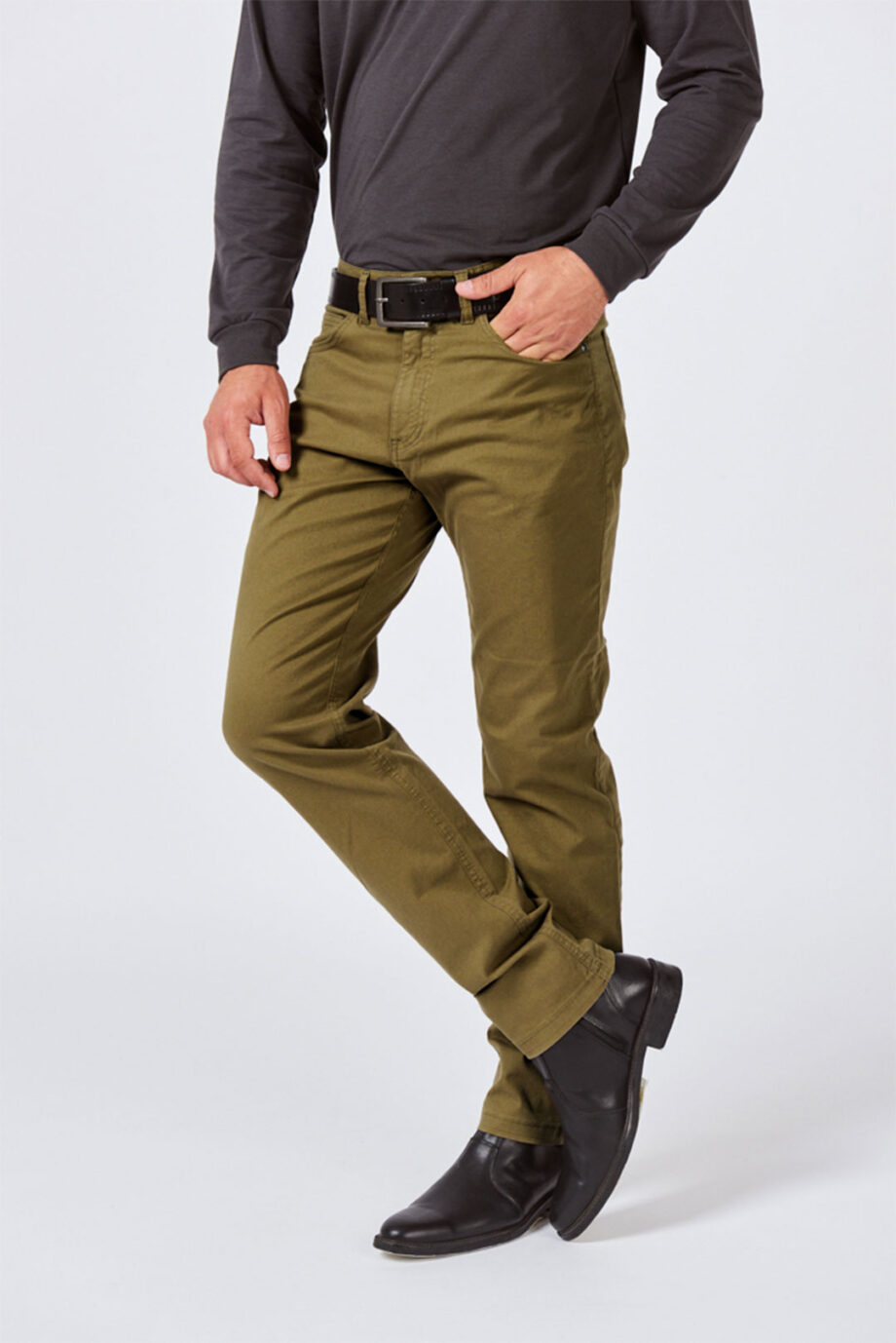 Pantalón básico corte jean de gabardina
