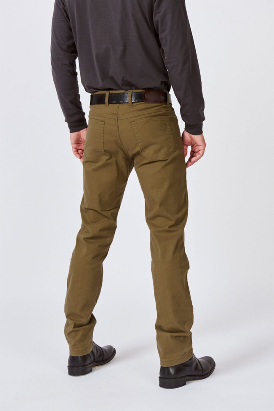 Pantalón básico corte jean de gabardina