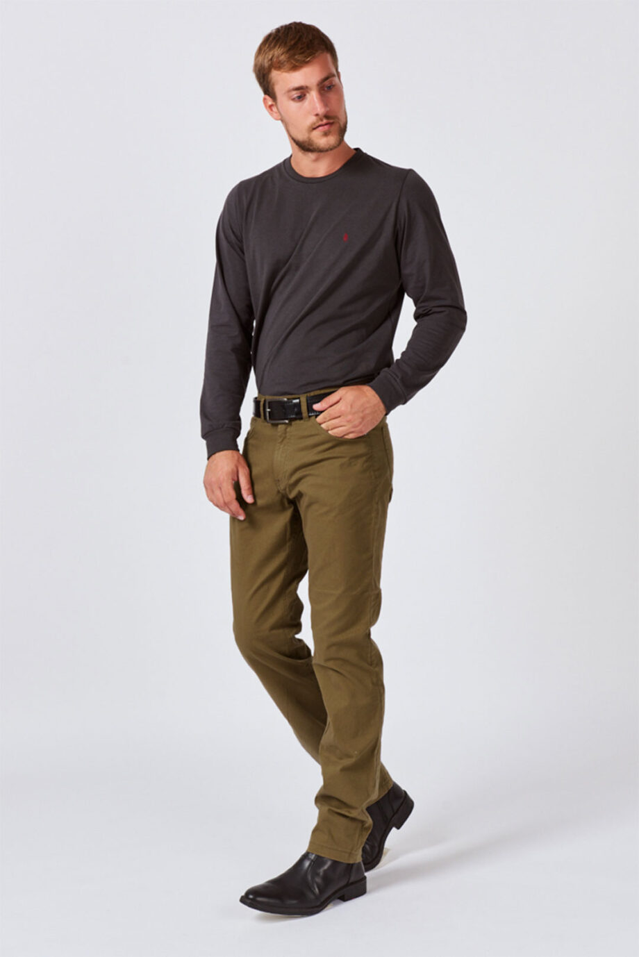 Pantalón básico corte jean de gabardina