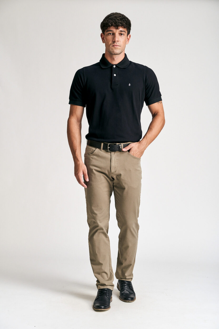 Pantalón cinco bolsillos regular básico