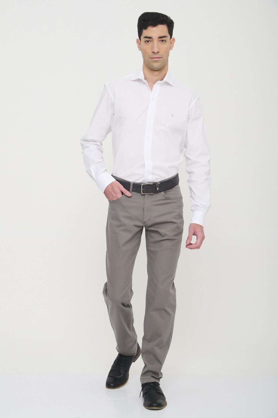 Pantalón básico corte jean de gabardina