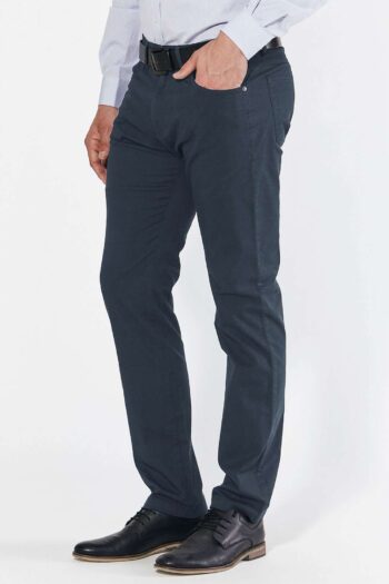 Pantalón básico corte jean de gabardina