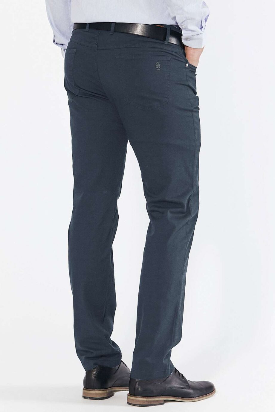 Pantalón básico corte jean de gabardina