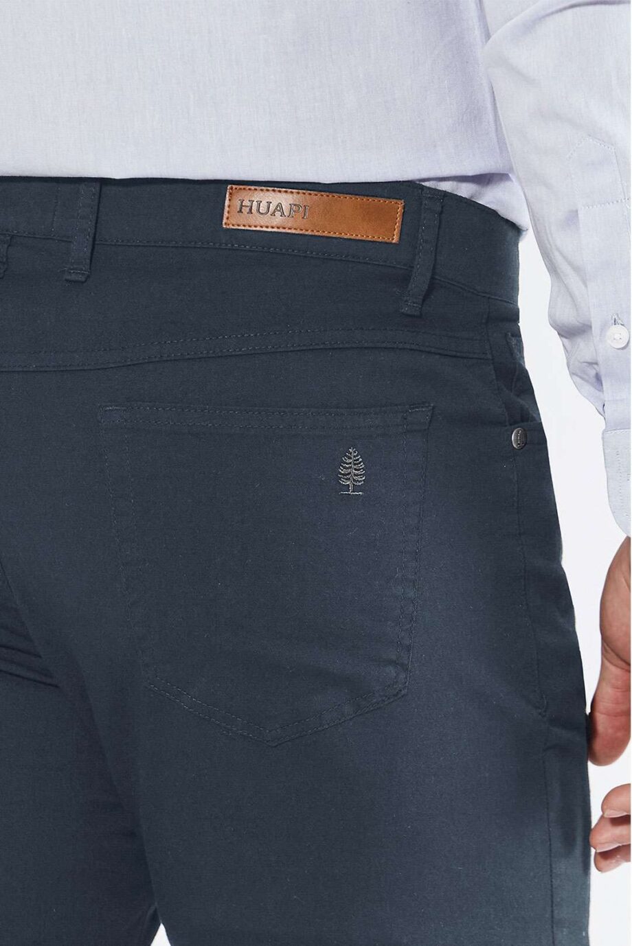 Pantalón básico corte jean de gabardina