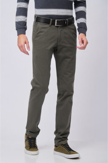 Chino slim fit de gabardina liviana