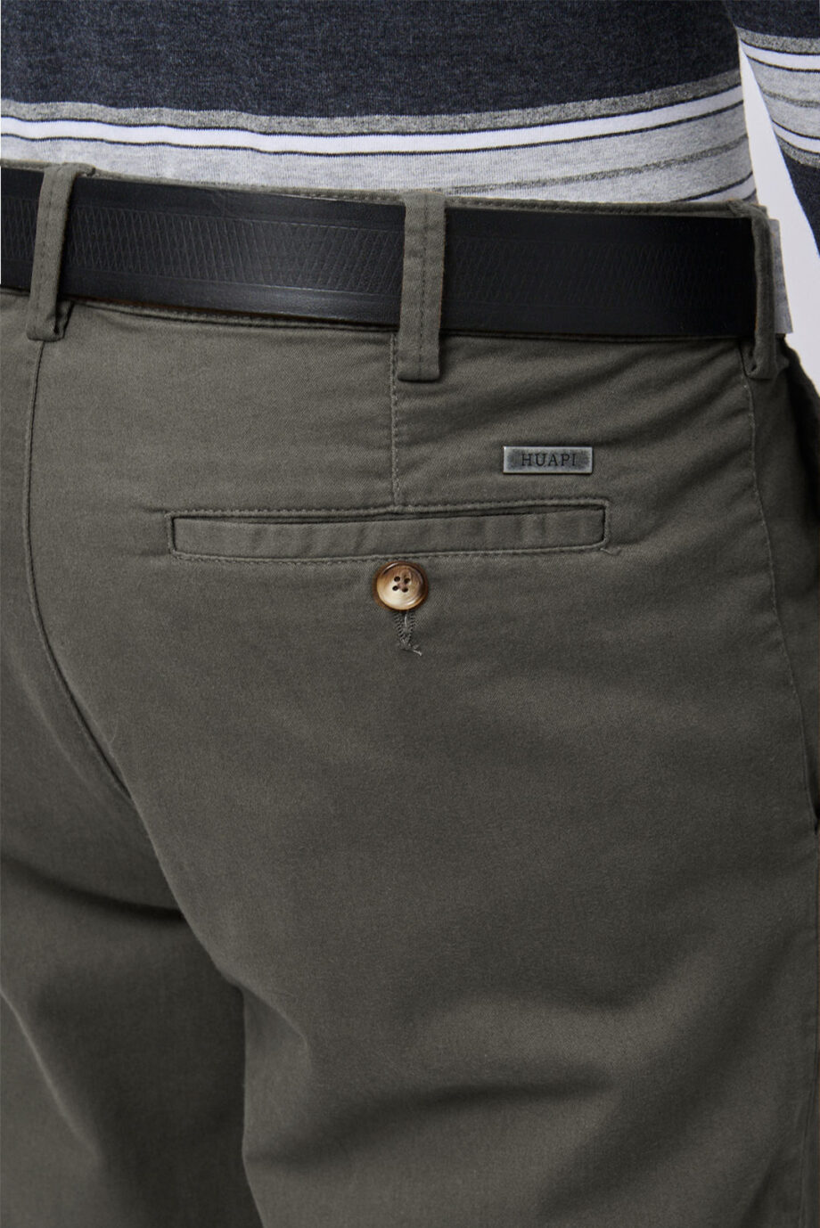 Chino slim fit de gabardina liviana