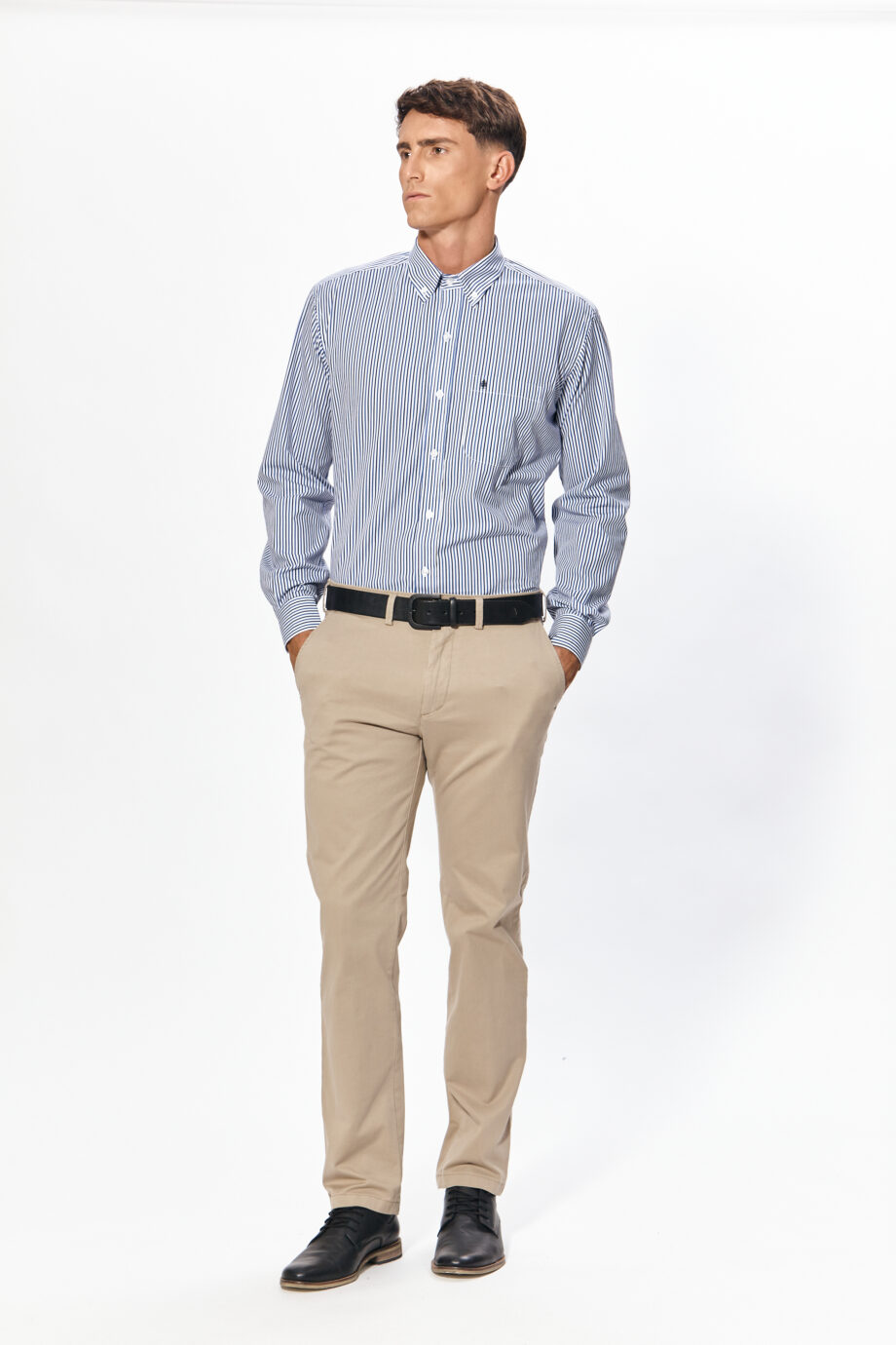 Chino regular fit de gabardina