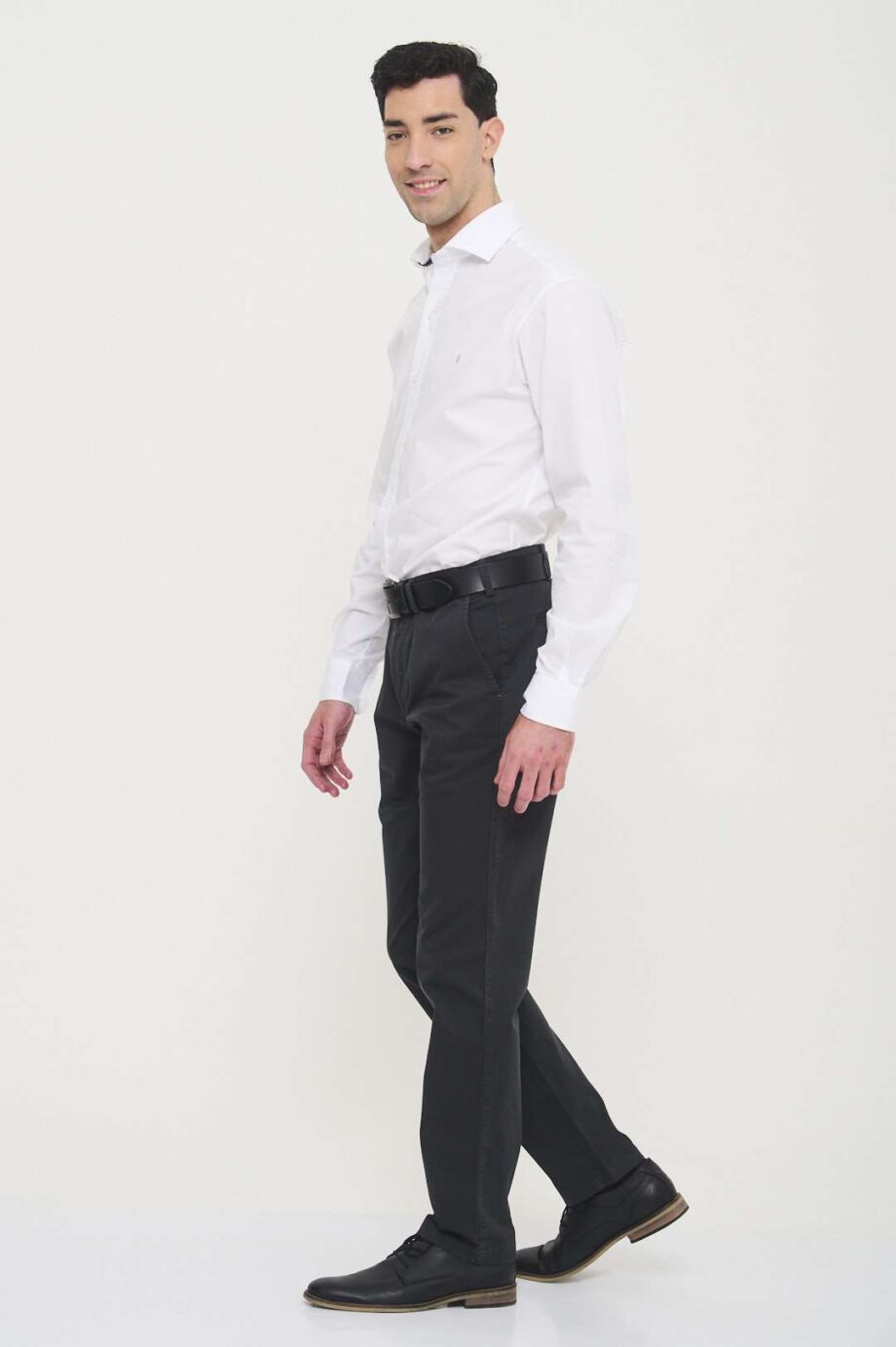 Chino regular fit de gabardina