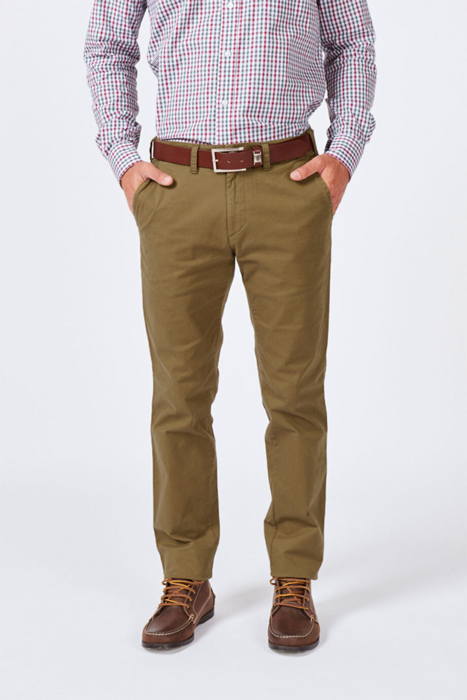 Chino básico regular fit de gabardina