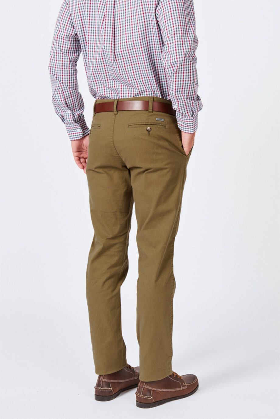 Chino básico regular fit de gabardina