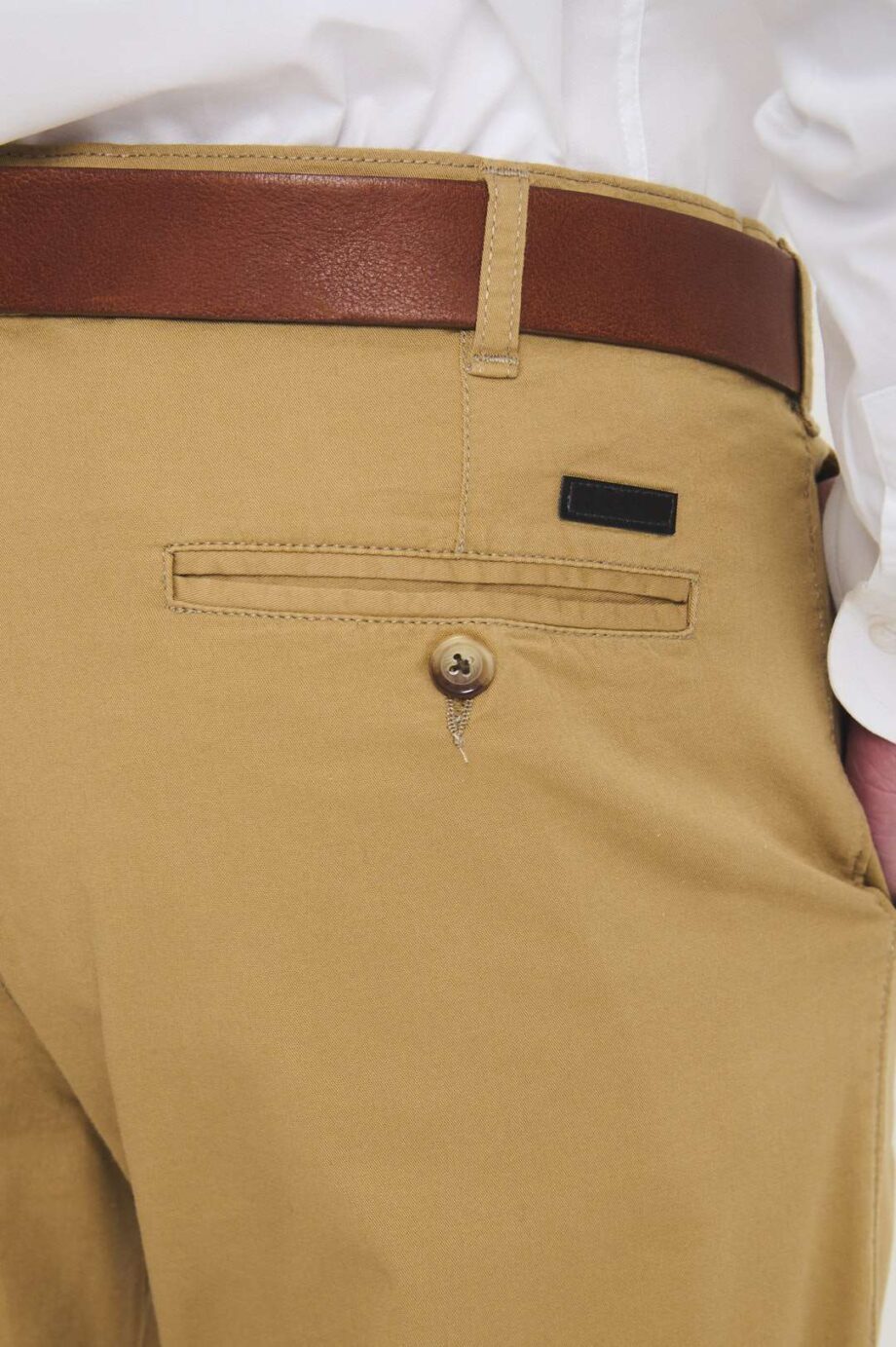 Chino básico regular fit de gabardina liviana