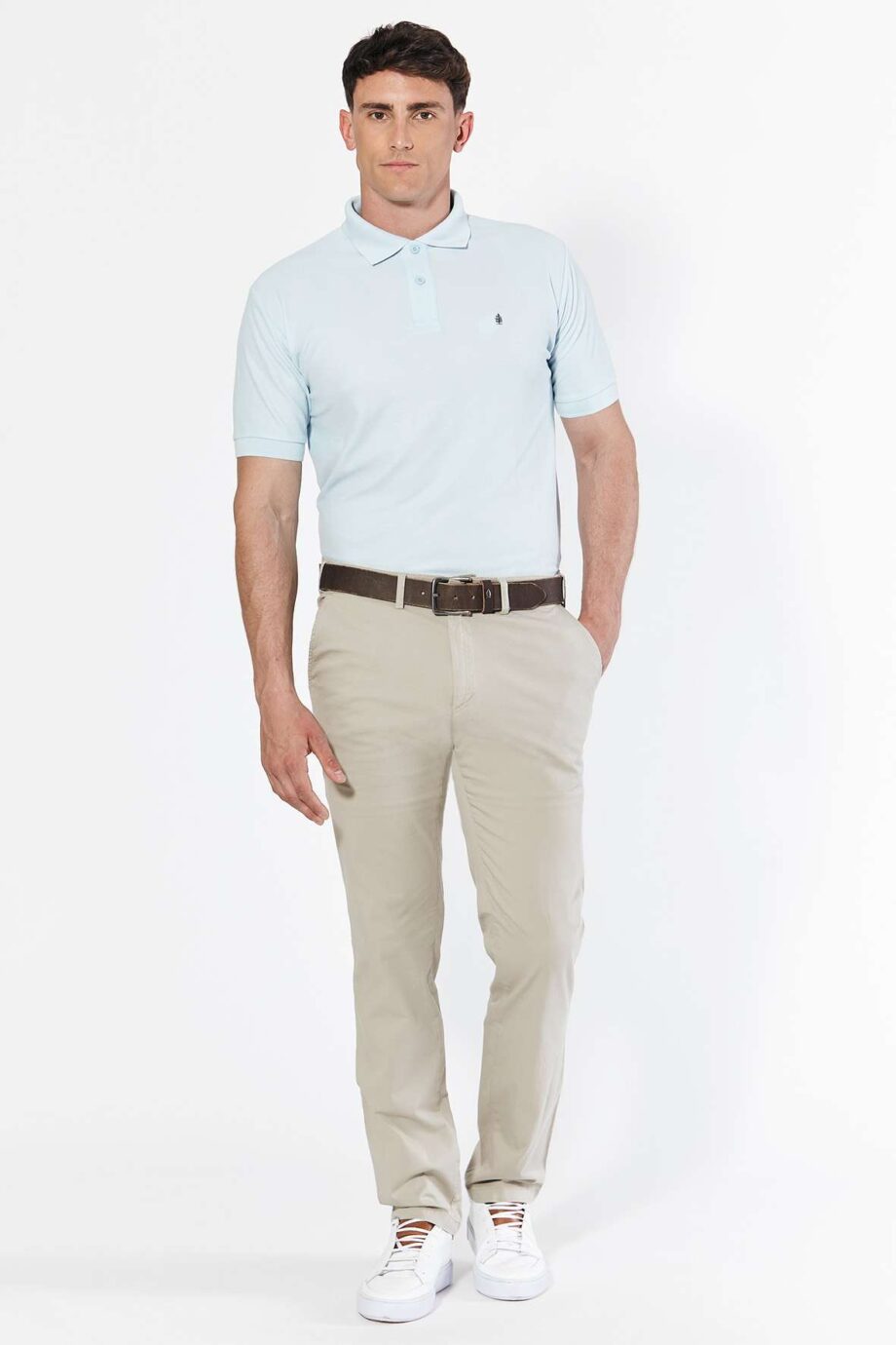 Chino básico regular fit de gabardina liviana