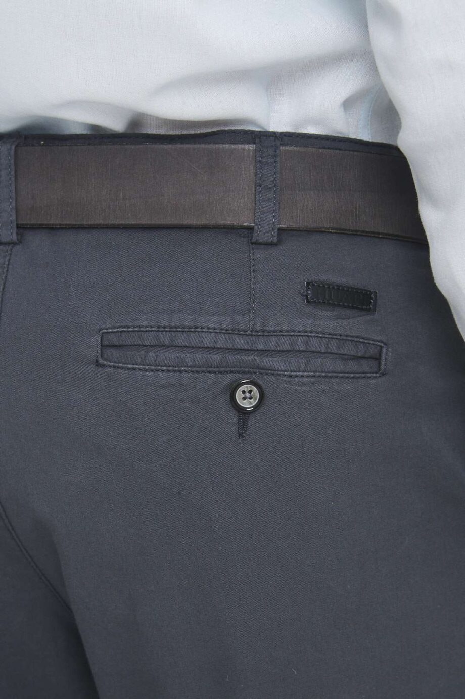 Chino básico regular fit de gabardina liviana