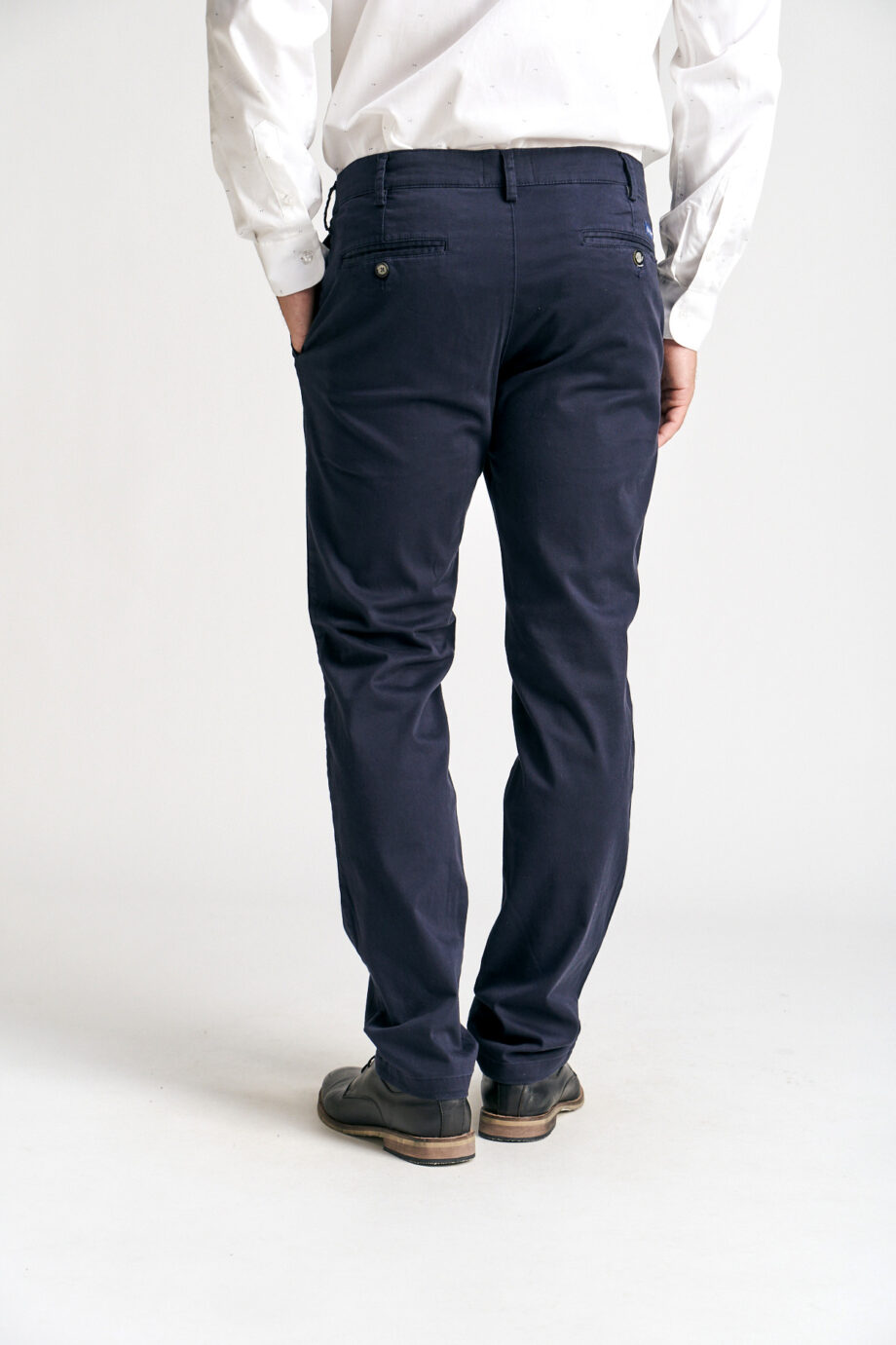 Chino básico regular fit de satén