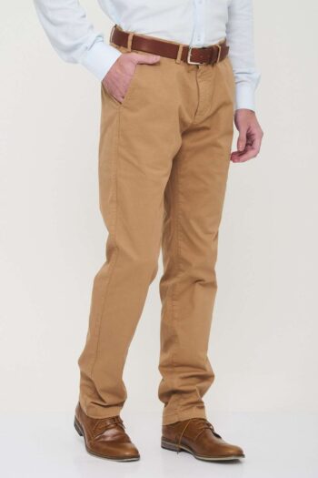 Chino básico regular fit de gabardina teñida