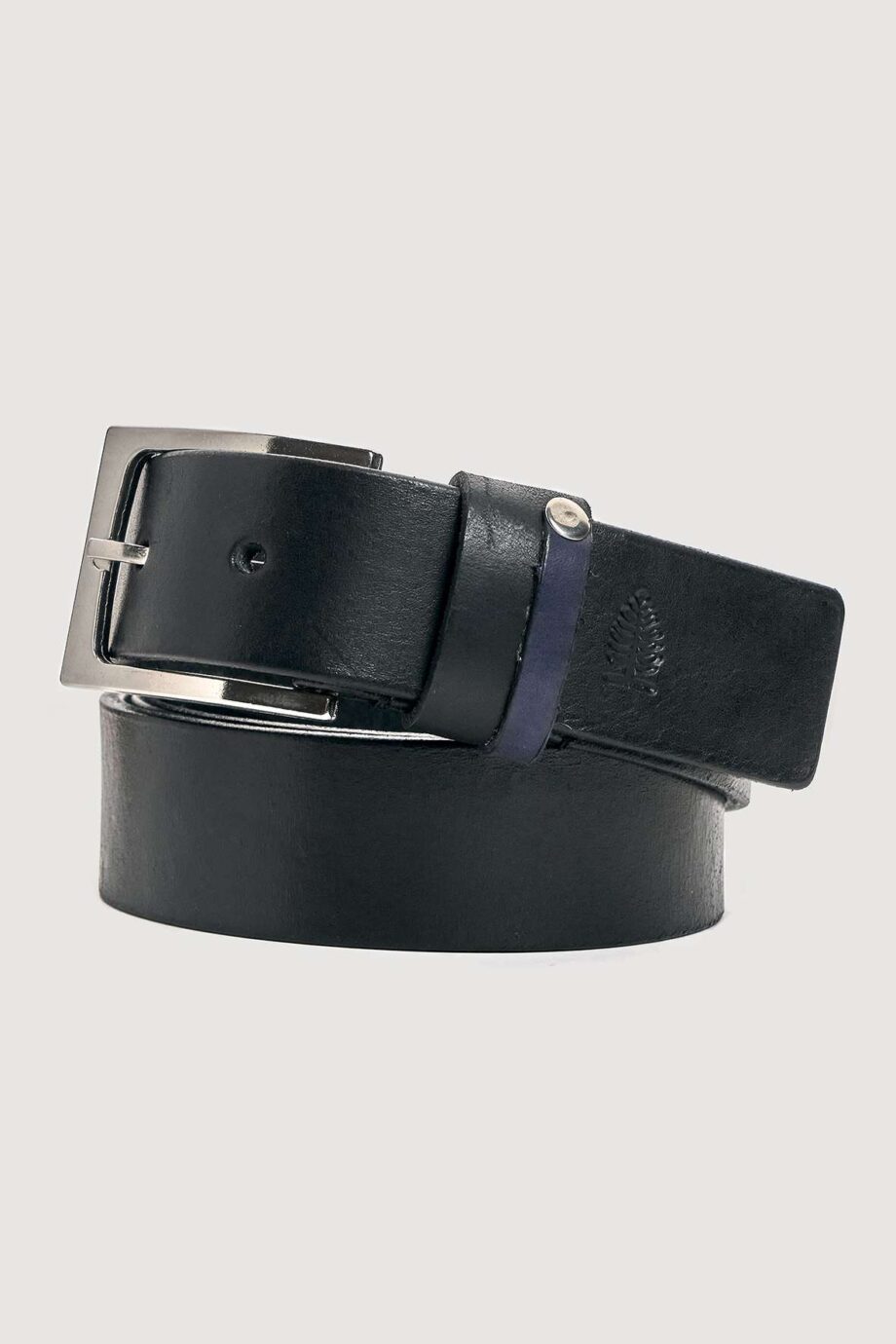 Cinto de cuero con pasador combinado