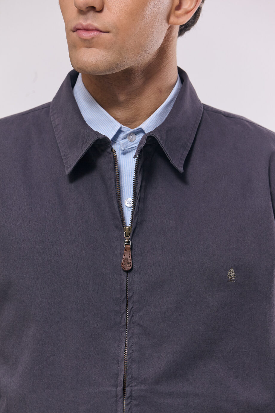 Campera corta de gabardina