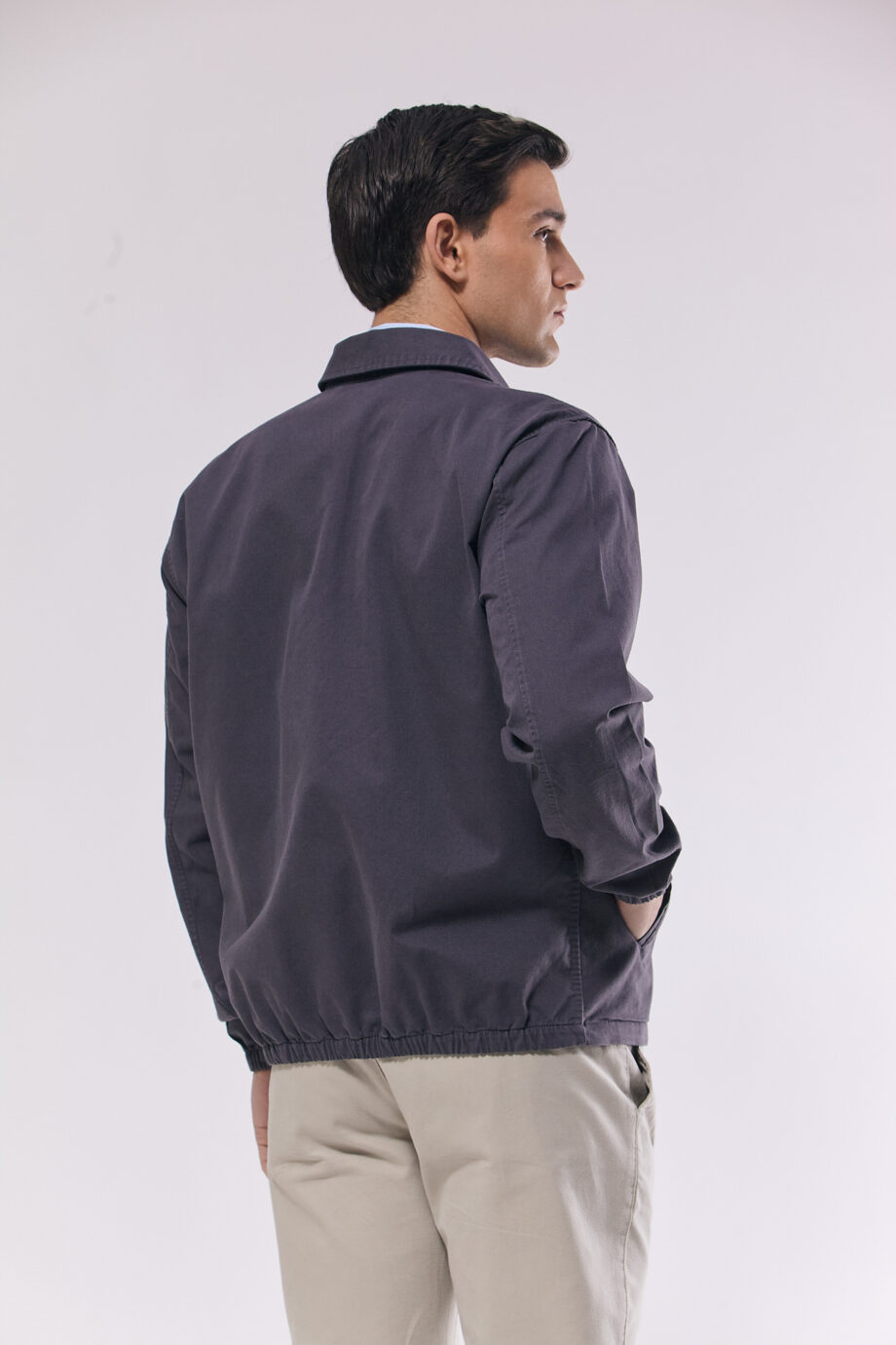 Campera corta de gabardina