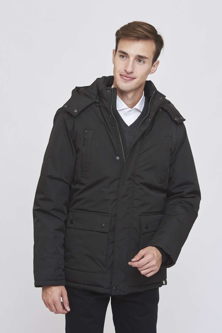 Parka con capucha y bolsillos