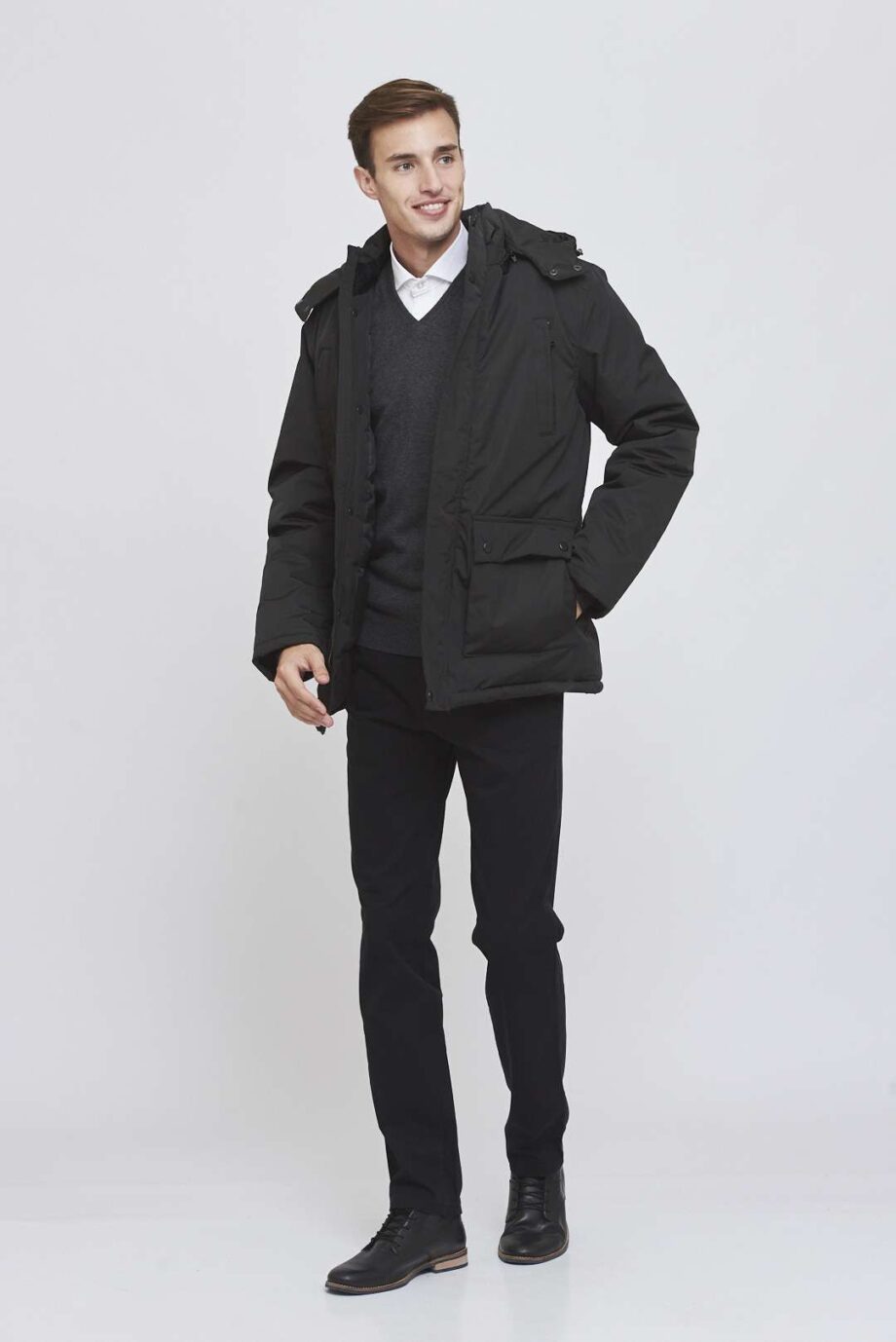 Parka con capucha y bolsillos