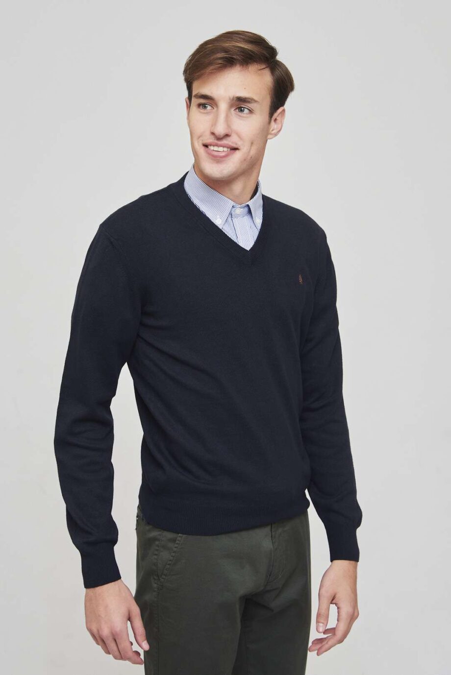 Sweater de hilo escote v