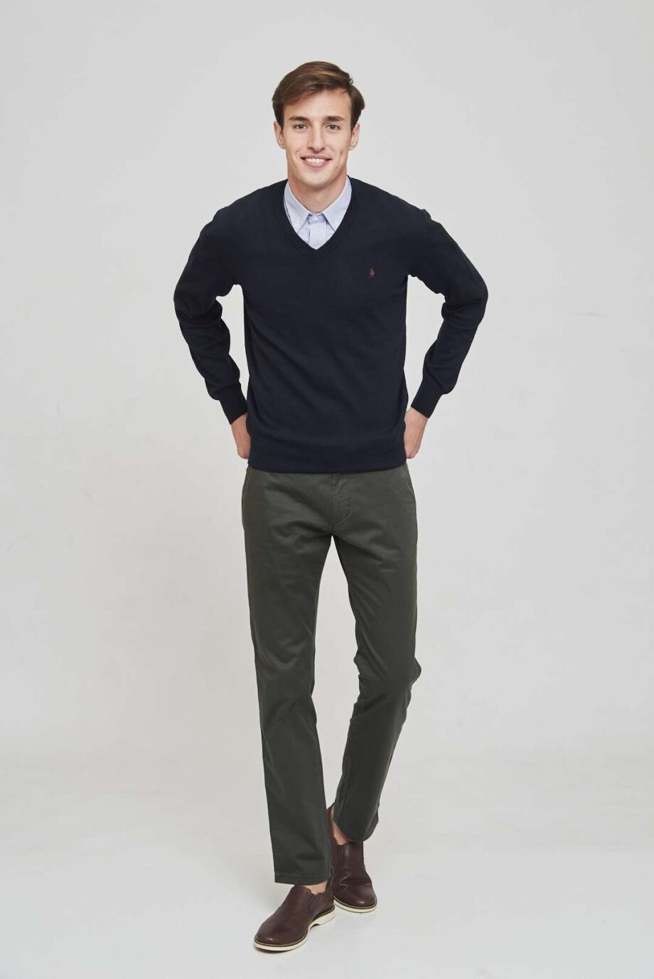 Sweater de hilo escote v