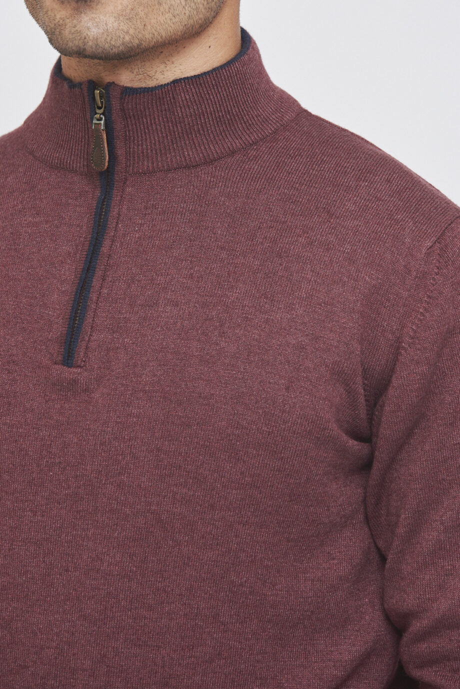 Sweater medio cierre de lana liviana