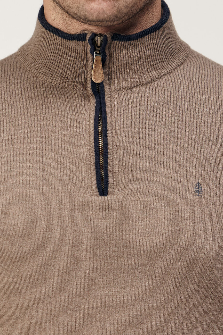 Sweater medio cierre de lana liviana