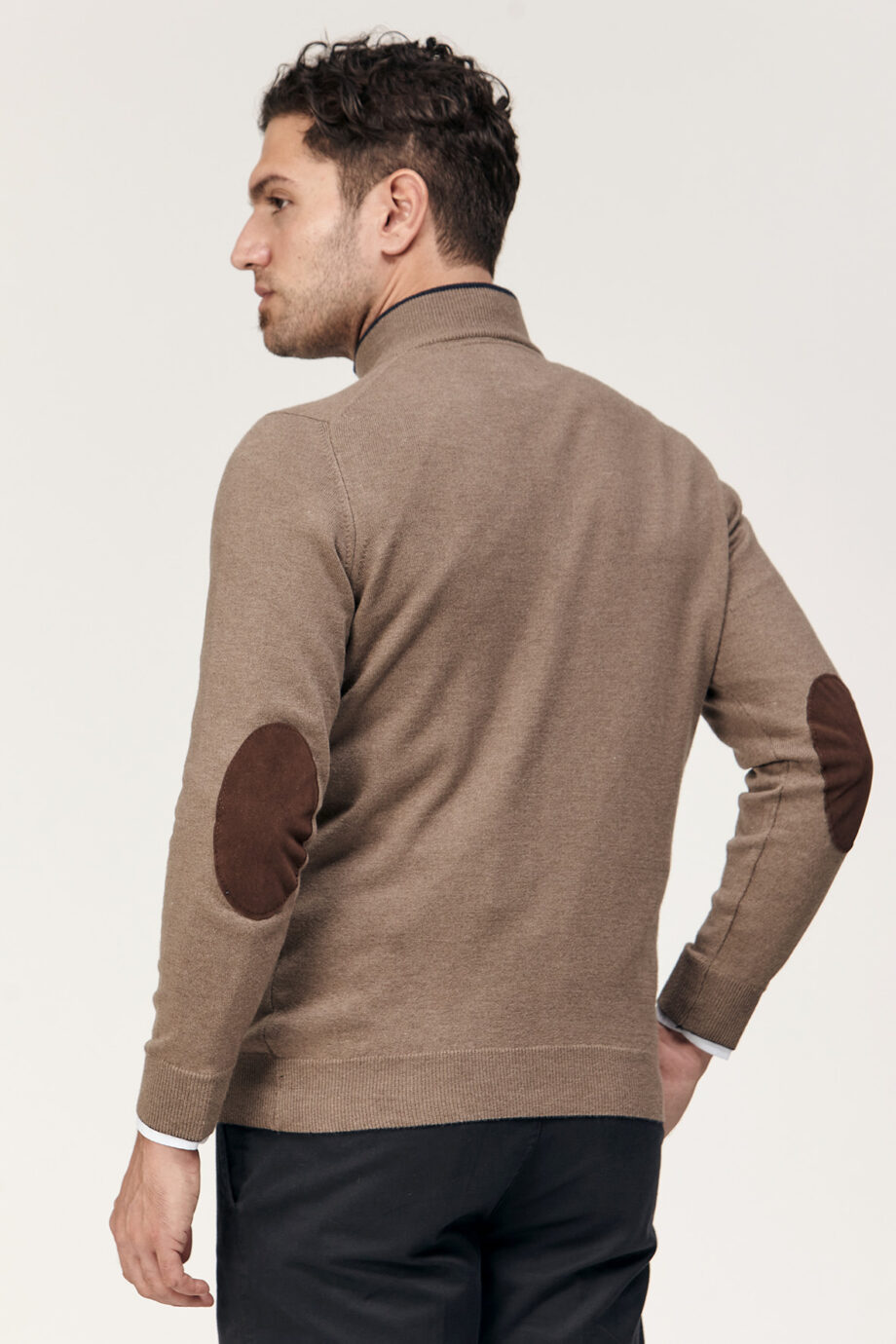 Sweater medio cierre de lana liviana