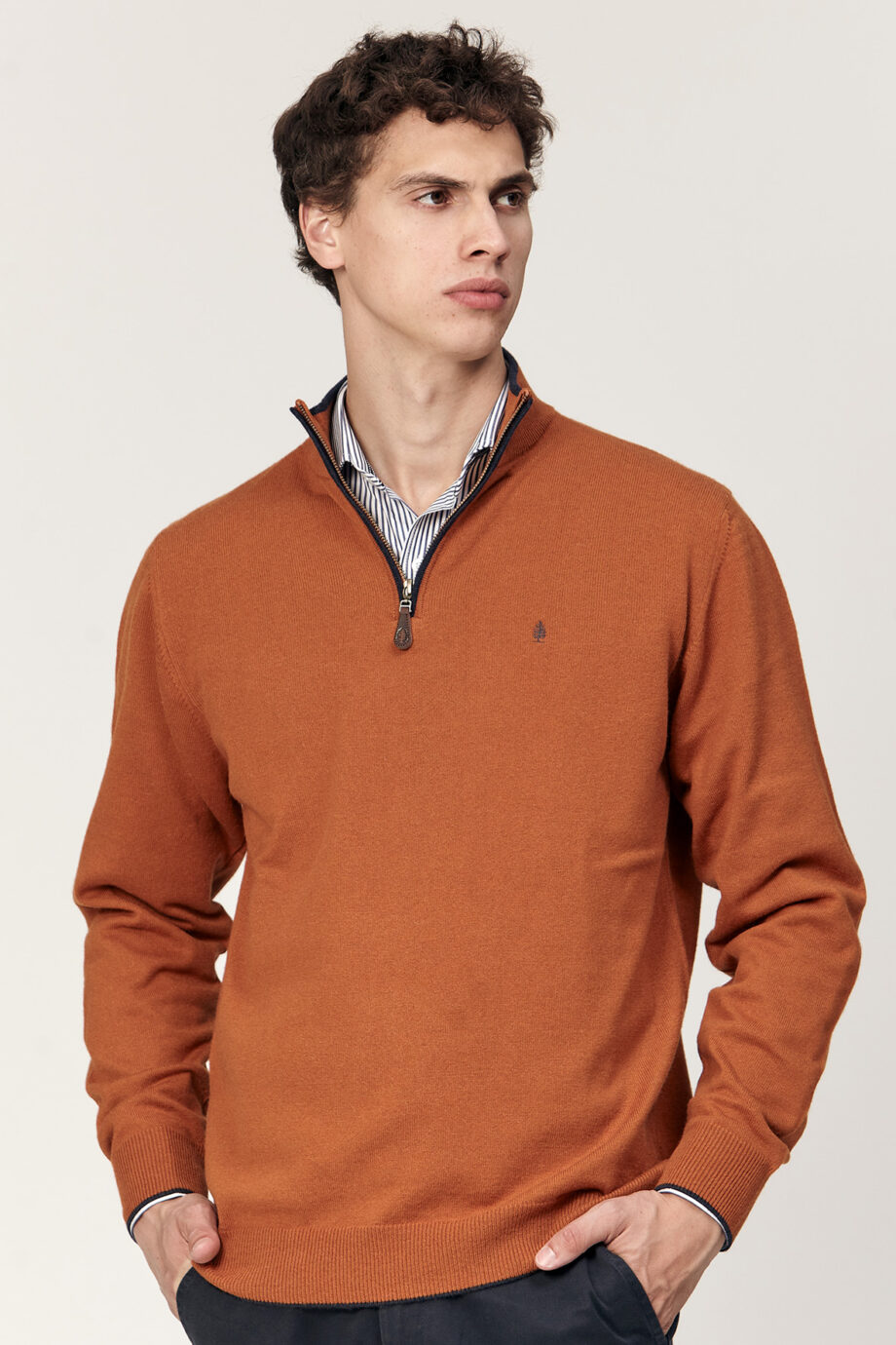 Sweater medio cierre de lana liviana