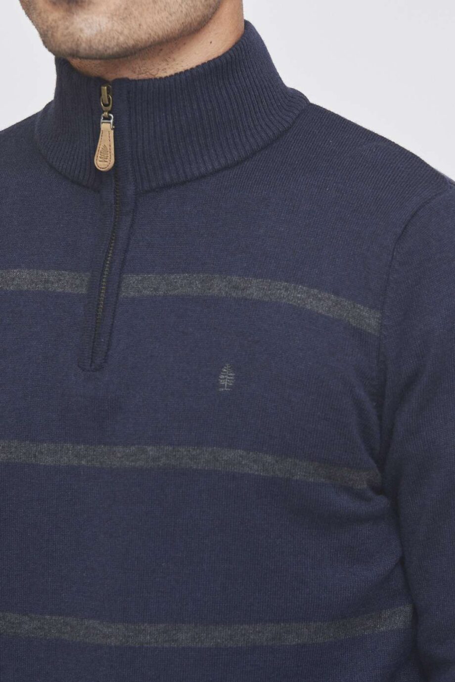 Sweater medio cierre a rayas