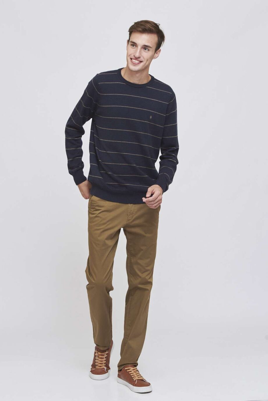 Sweater cuello O a rayas
