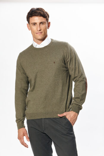 Sweater liso escote redondo con codera de gamuza de lana liviana