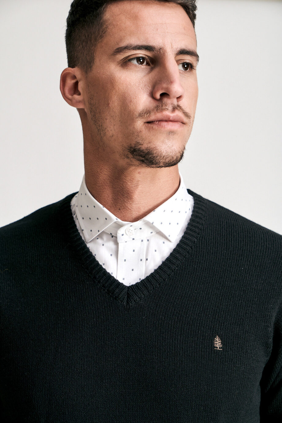 Sweater escote v