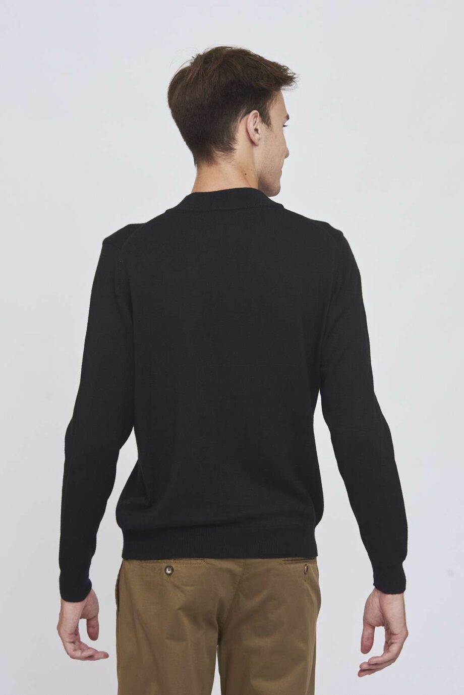 Sweater media polera de lana liviana