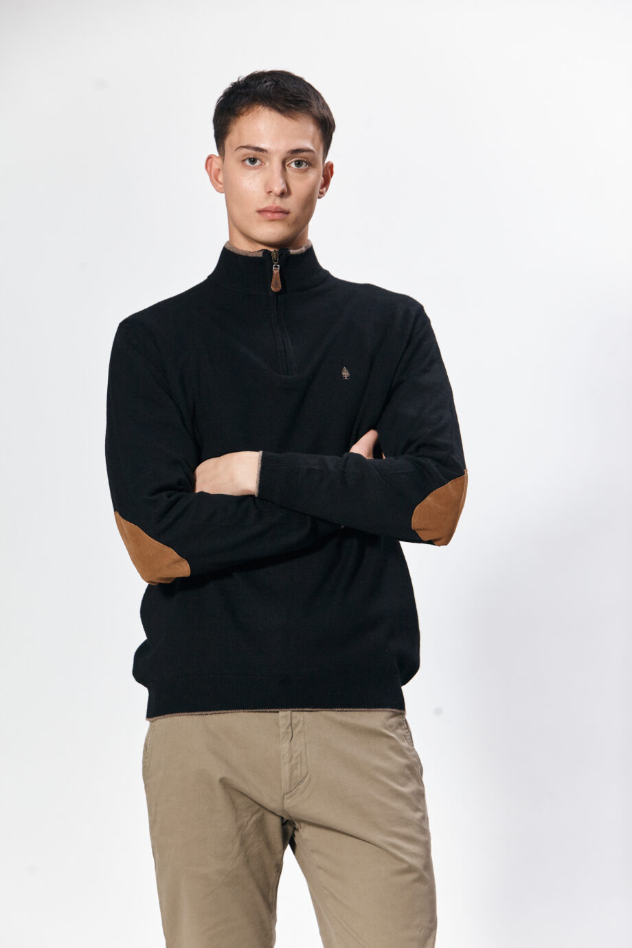 Sweater medio cierre con vivos