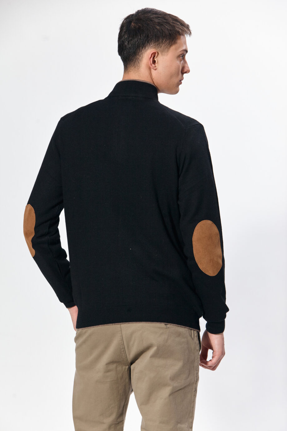 Sweater medio cierre con vivos