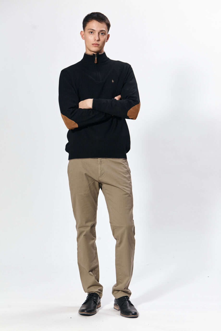 Sweater medio cierre con vivos
