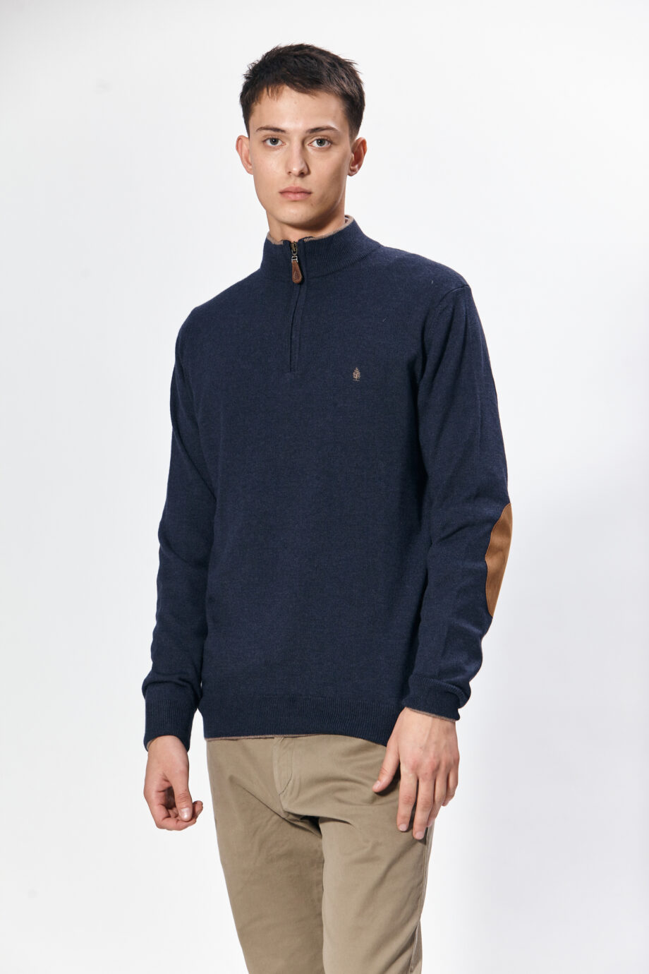 Sweater medio cierre con vivos
